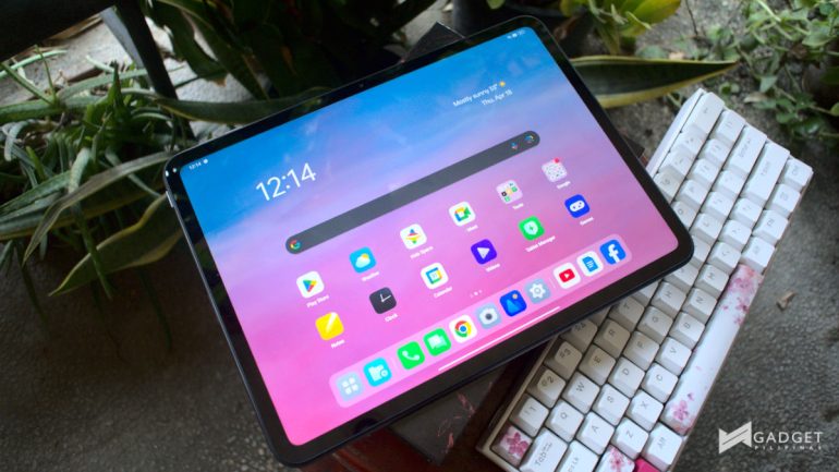 OPPO Pad Neo Review back panel display 2