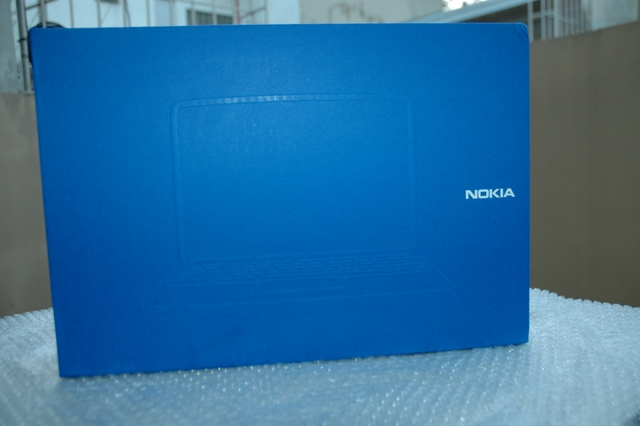 Nokia Booklet 3G arrives, intelligently-packed with pure awesomeness