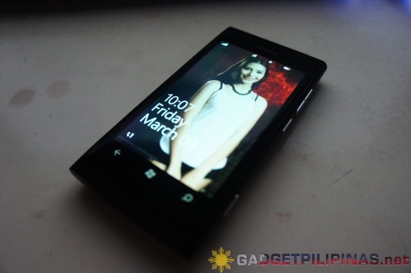 Nokia Lumia 800 Hands-On Review