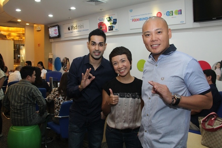 Fans, Celebs and Bloggers Flock Smart Stores to get iPhone 5s and iPhone 5c
