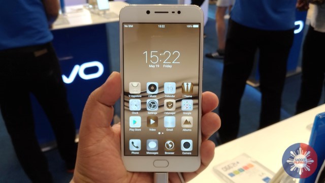 Capture Selfies that Stand Out with the Vivo V5s