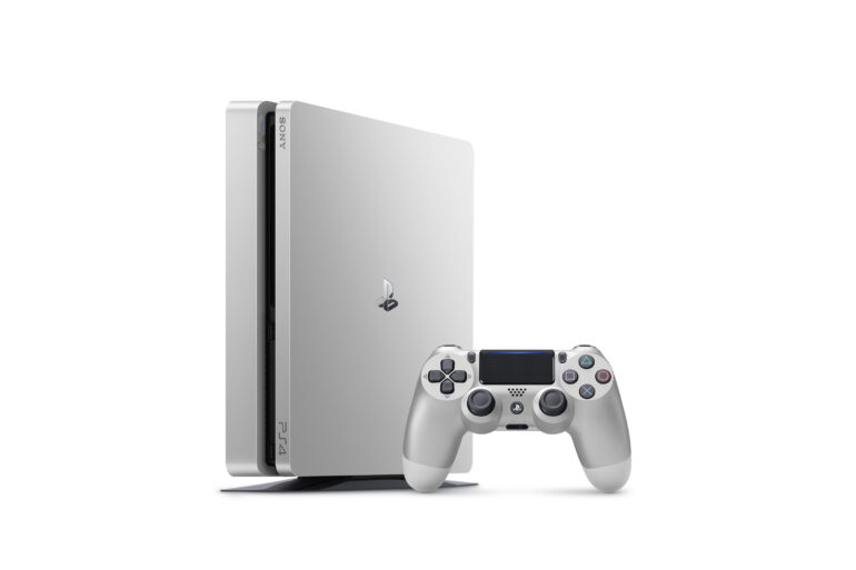 PS4 2000 Silver 01