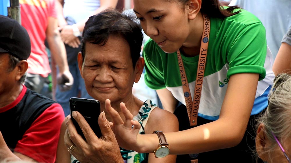 Starmobile Partners with Smart Communications in Teaching Technology to the Elderly