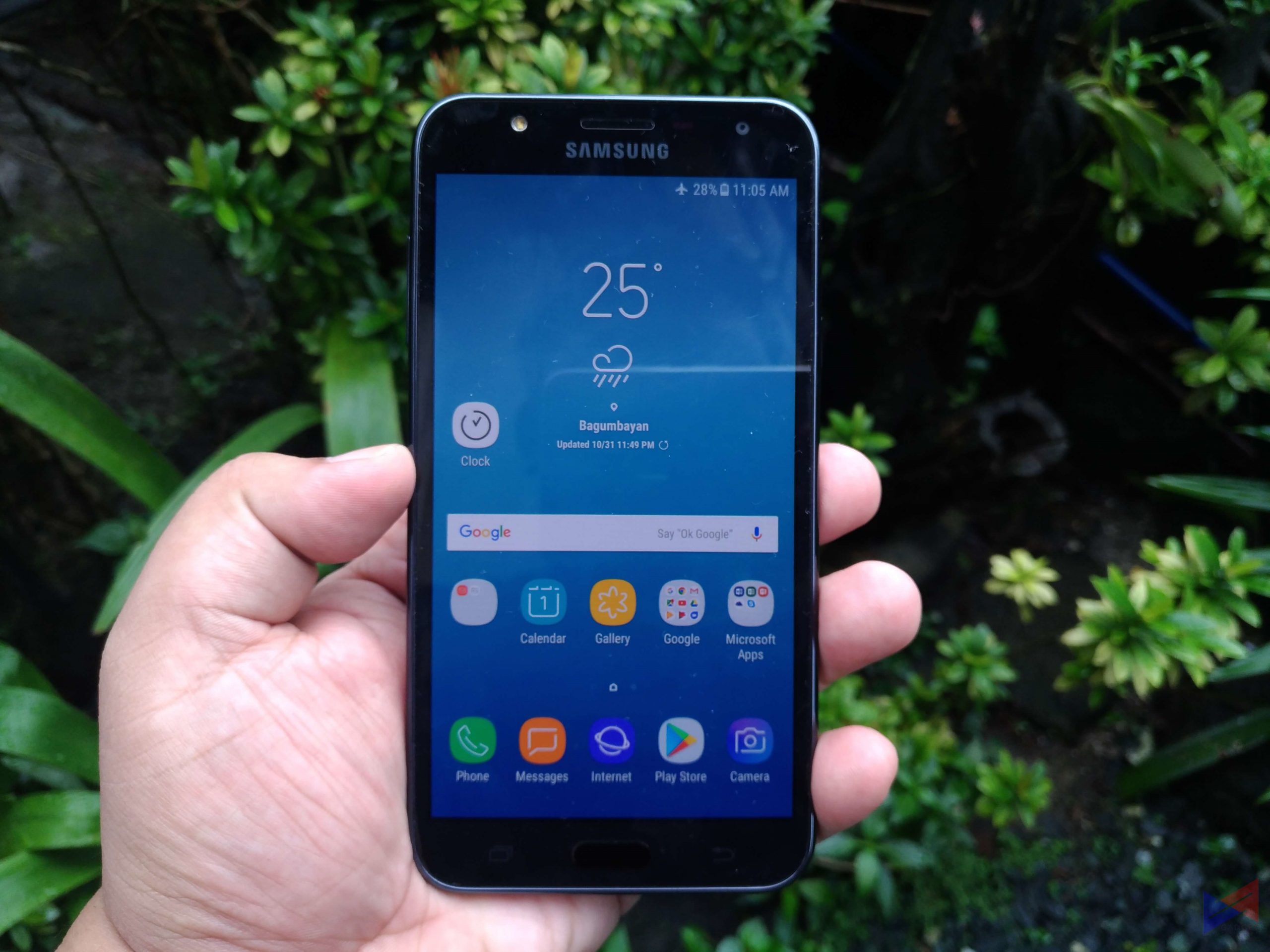 Samsung Galaxy J7 Core Review: Just Right