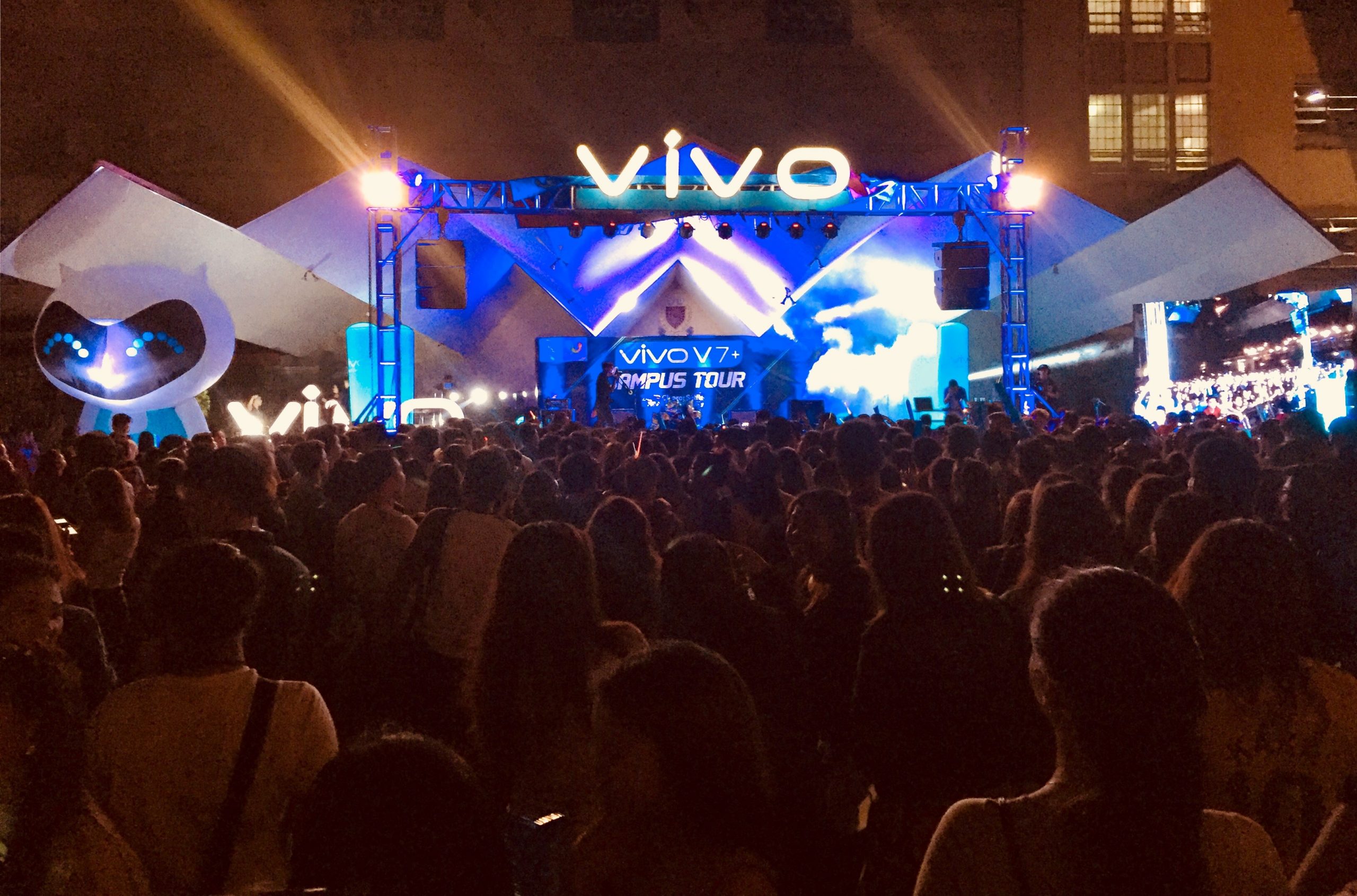 Vivo co-presents the UST Paskuhan 2017