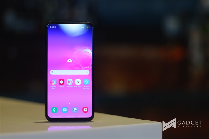 The Samsung Galaxy S10e: A Return to Compact