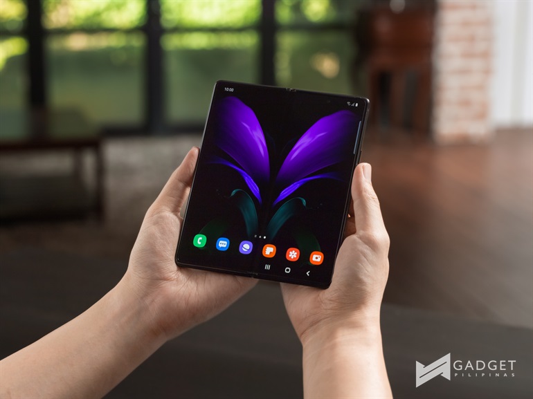 Samsung Galaxy Z Fold2 Packs Larger Screens, a Better Hinge, and a Ton of Multi-Tasking Enhancements