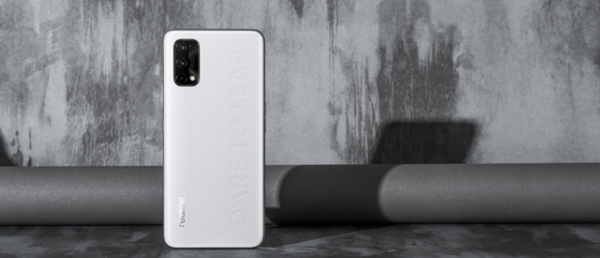 Upcoming realme Q2 Spotted in Photos, May Pack a 120Hz Display and 65W Fast-Charging