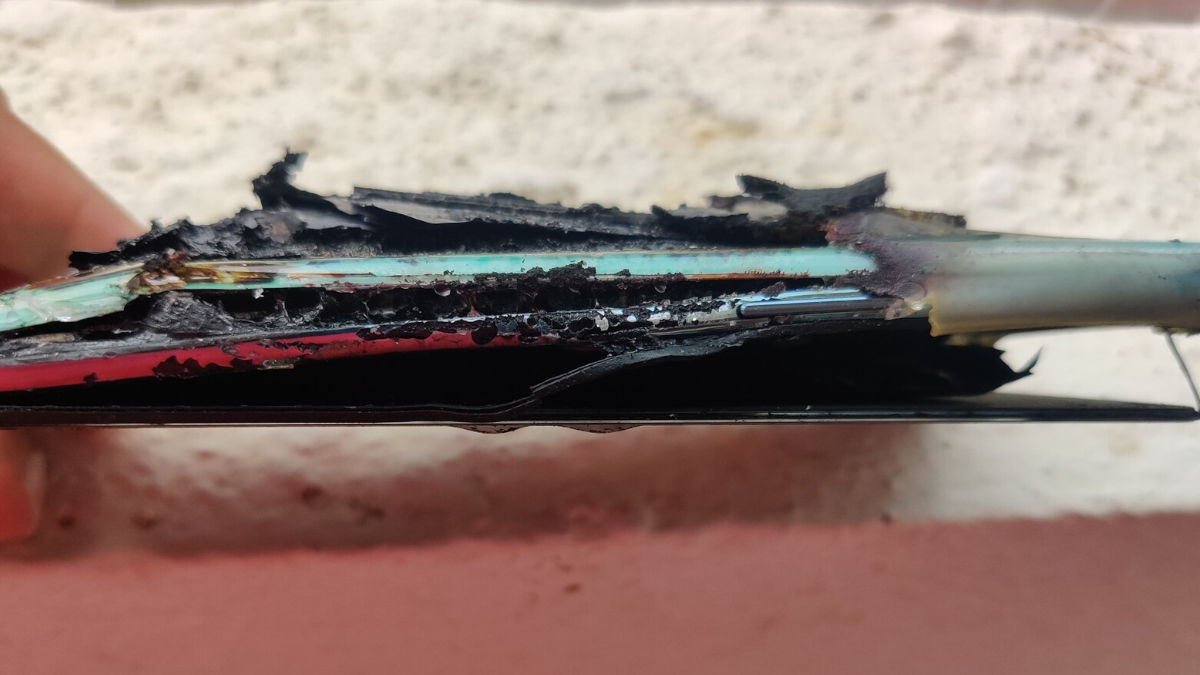 OnePlus Nord 2 Explodes in User’s Sling Bag, OnePlus Reaches Out