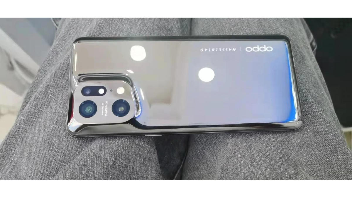 OPPO Find X5 Pro Leaked Images Shows Reflective Back
