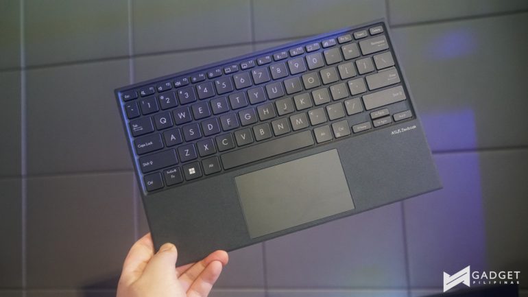 ASUS Zenbook 17 Fold OLED PH - keyboard