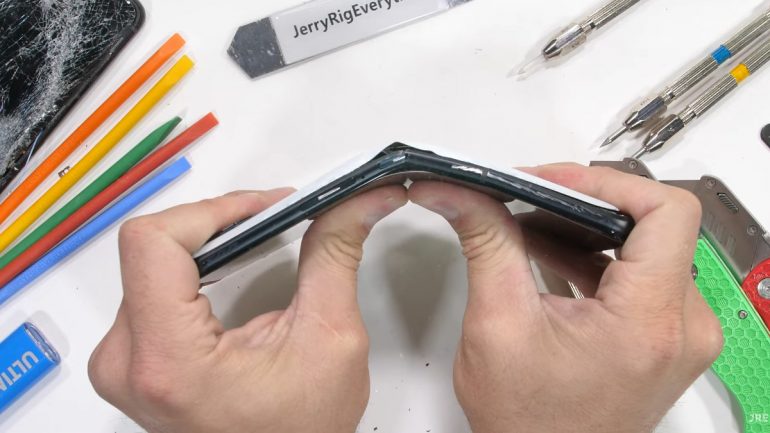 ROG Phone 6 Pro - JRE Durability test - bend