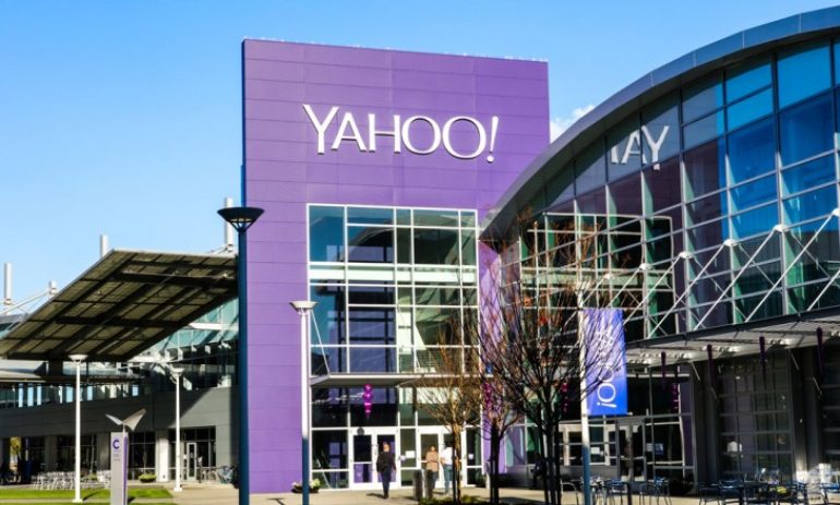 Disney dan Yahoo memberhentikan karyawan spanduk 2