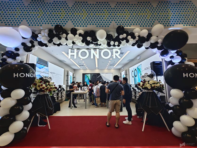 HONOR Opens First Experience Store in PH, Unveils Limited-Edition X9a 5G Midnight Black