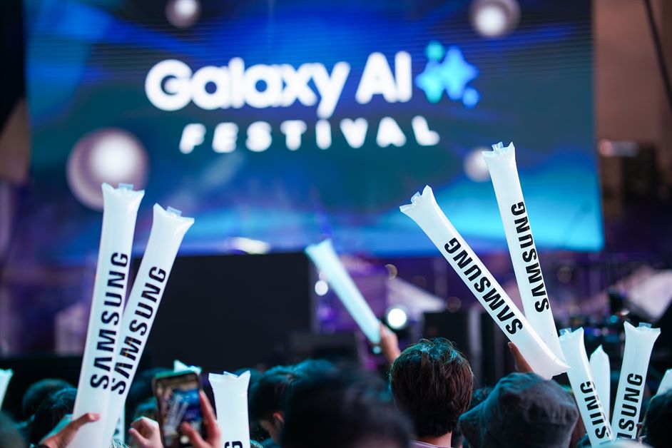 Galaxy AI Festival crowd
