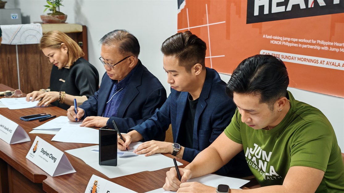 HONOR, PHC, Jump Manila executives in MOU signing(2)
