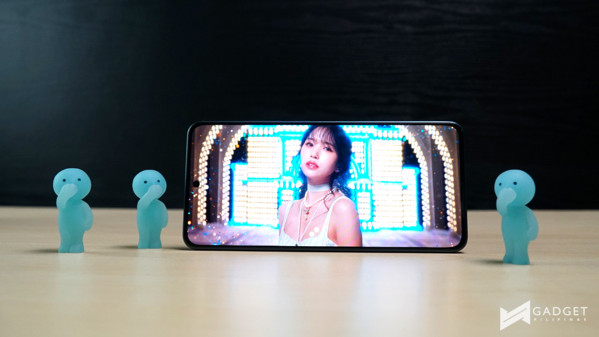 OPPO Reno11 F 5G Review display Twice