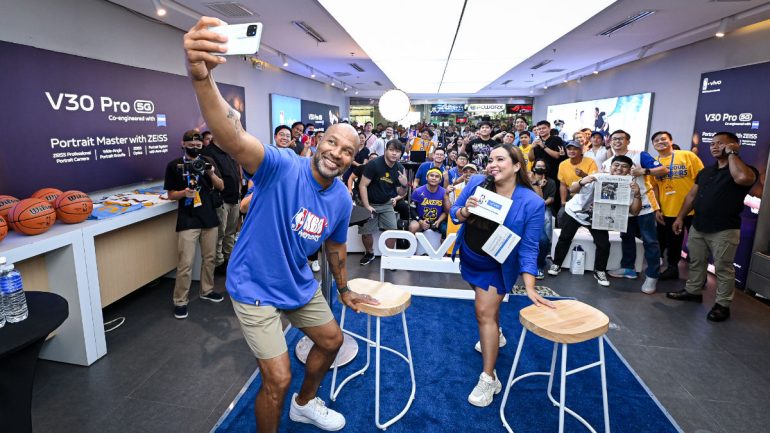 NBA x vivo Derek Fisher vivo V30 Pro 2