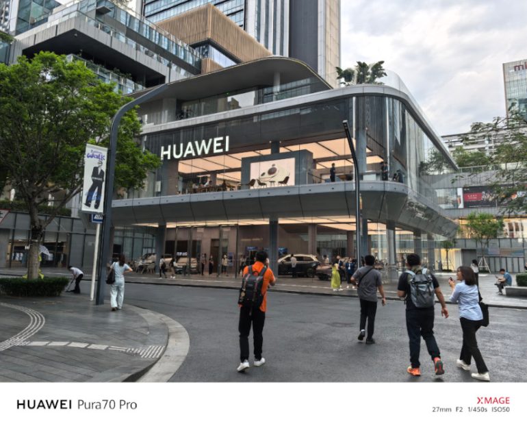 Discovering China HUAWEI Pura 70 Pro Day 2 MixC