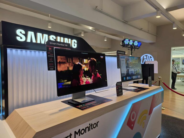 Samsung M9 OLED Monitor