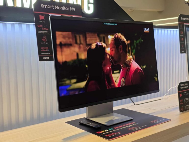 Samsung M9 OLED Monitor