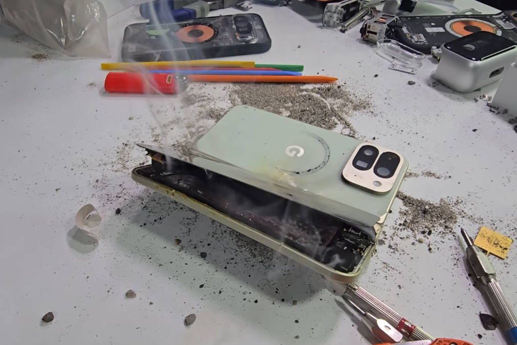 Google Pixel 10 Pro Fold explodes