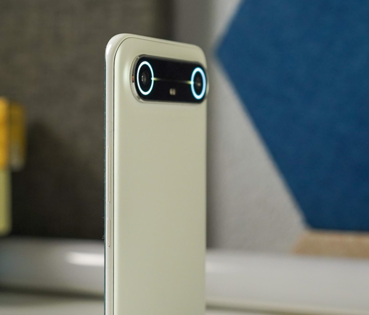 TECNO Slim Review 03