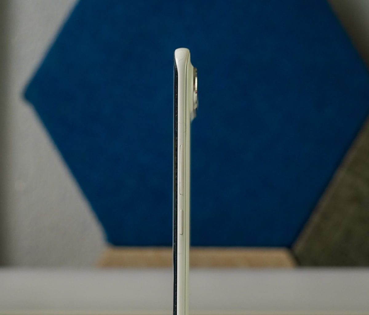 TECNO Slim Review 04