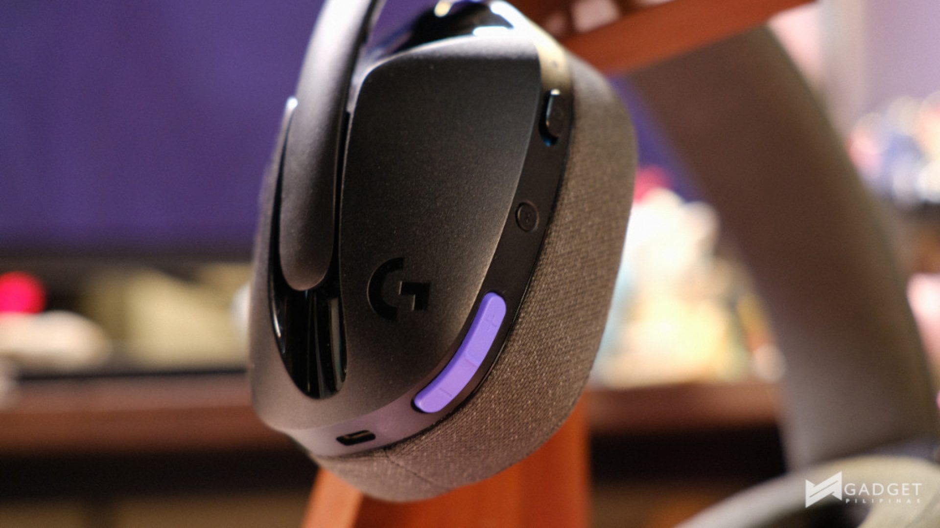 Logitech G321 Lightspeed Wireless Gaming Headset Review USB C port