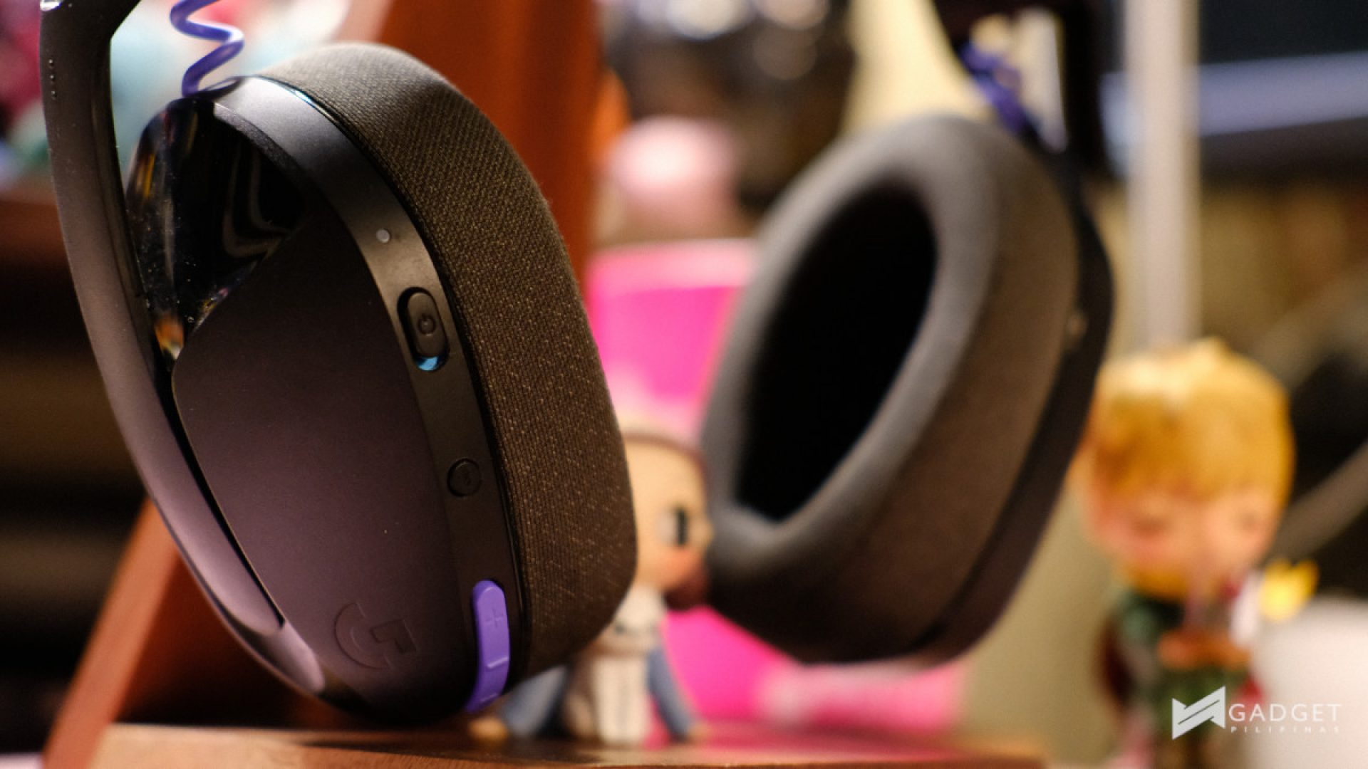 Logitech G321 Lightspeed Wireless Gaming Headset Review buttons