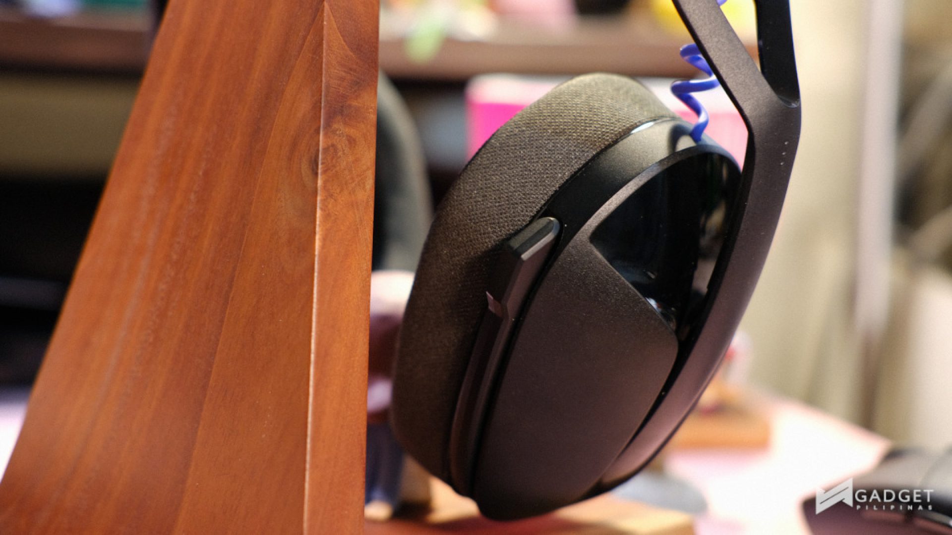 Logitech G321 Lightspeed Wireless Gaming Headset Review folded