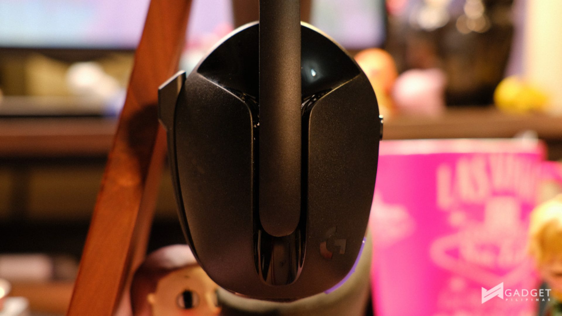 Logitech G321 Lightspeed Wireless Gaming Headset Review outside earcup