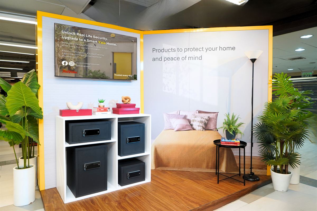 13 Smart Yale Home Booth (Bedroom)