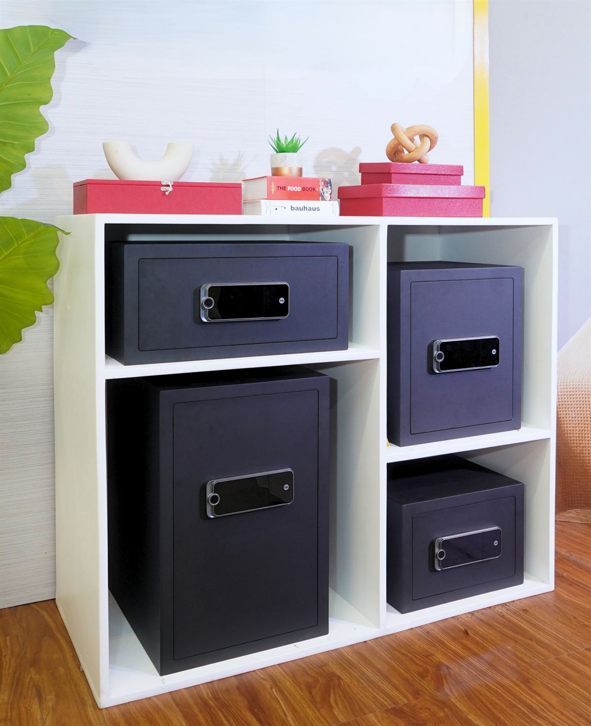 19 Yale Solis Safes