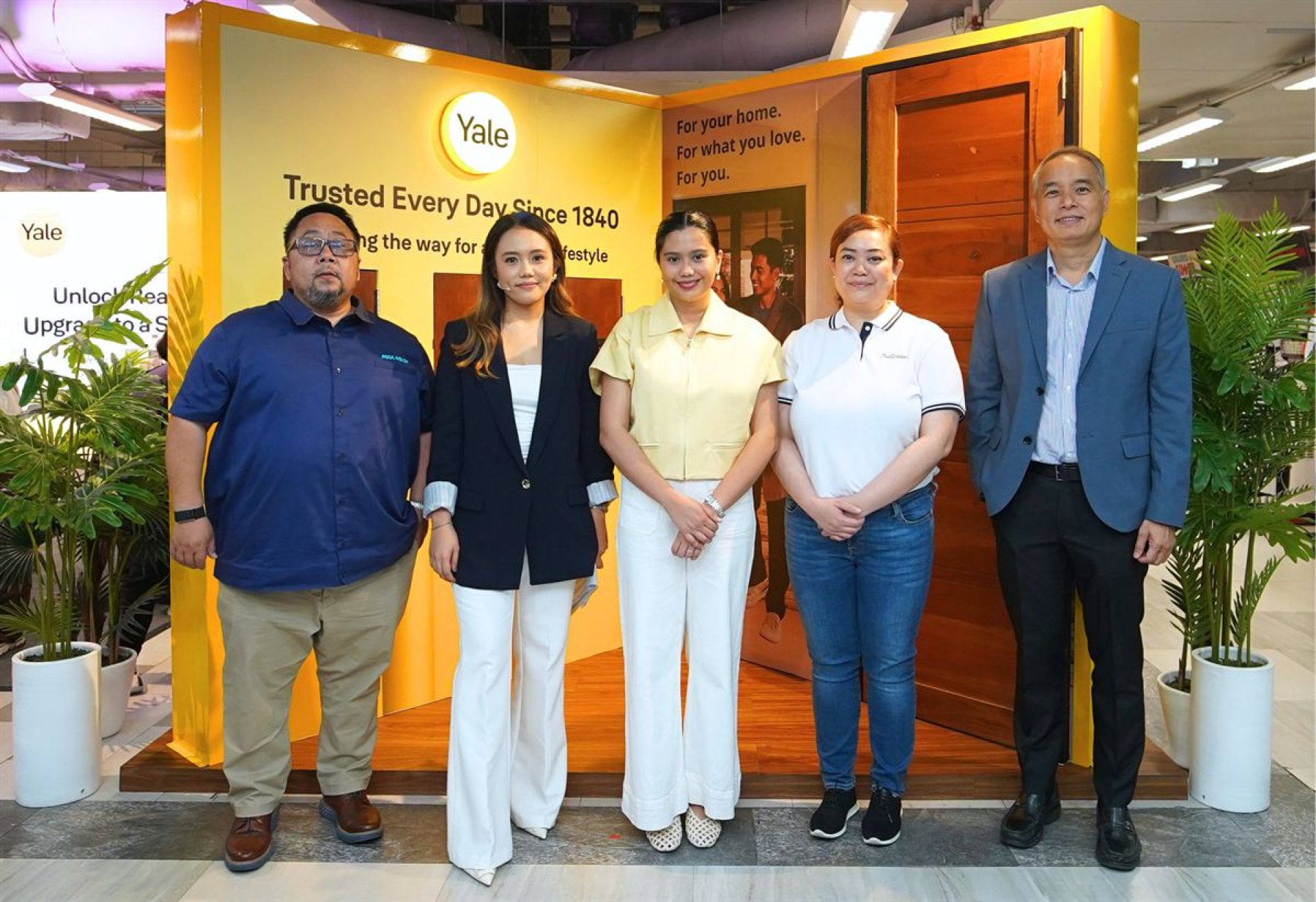 2 Jonathan Kwong, Aya Castillo, Pearly Templado, Cynthia Chavez, Willy Co