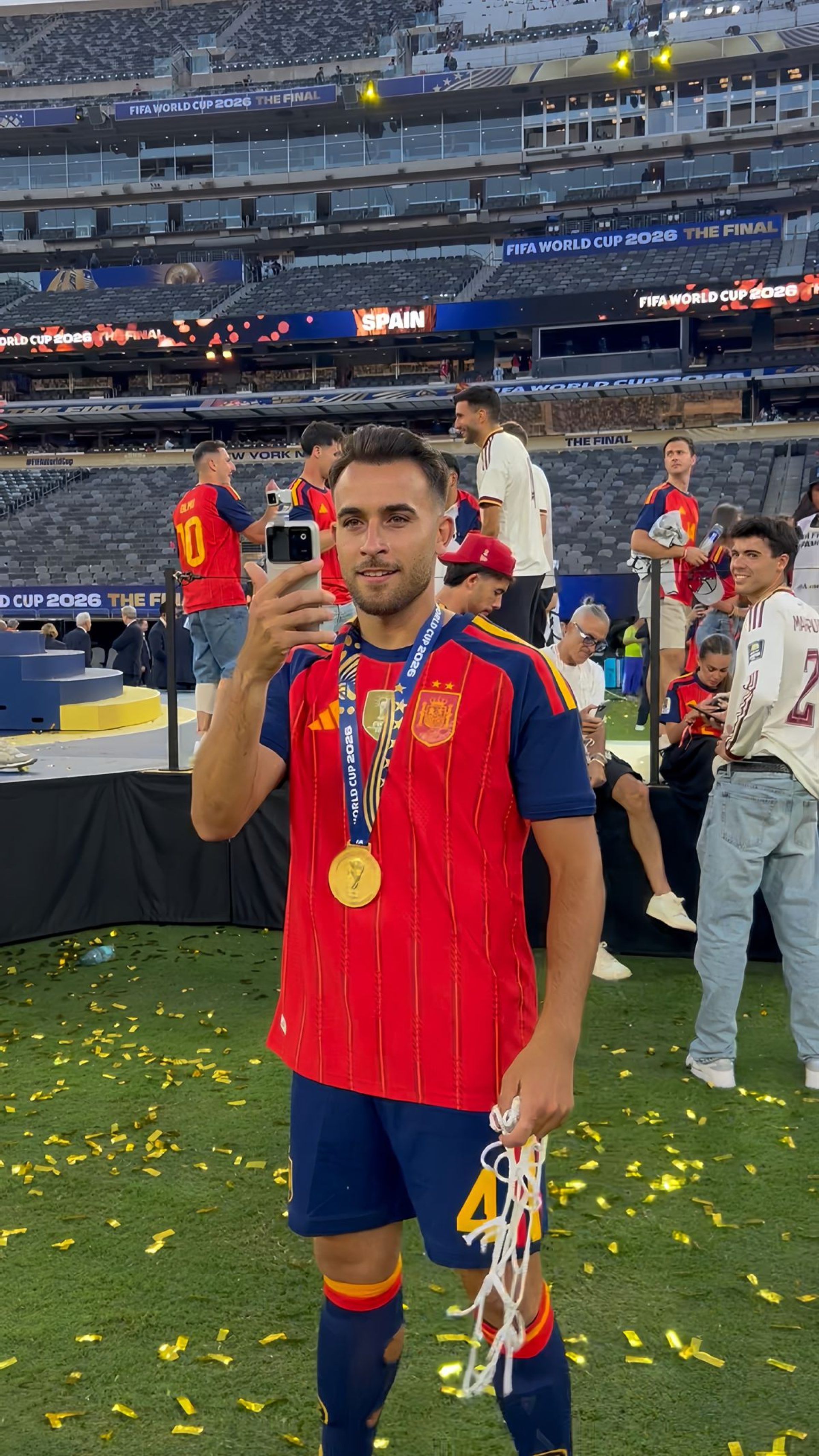 HONOR Robot Phone Steals the Spotlight at FIFA World Cup