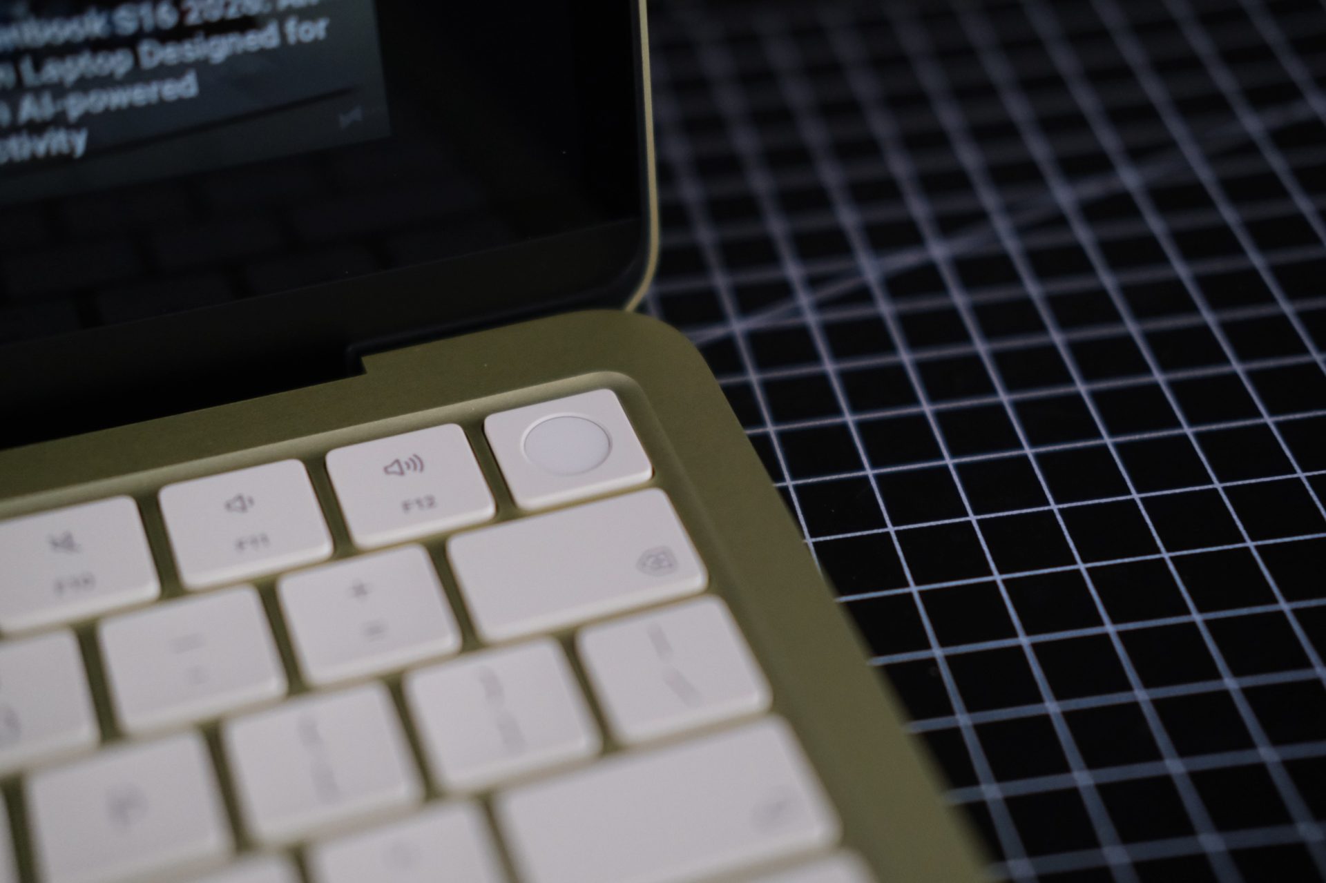 MacBook Neo 512GB with TouchID 9