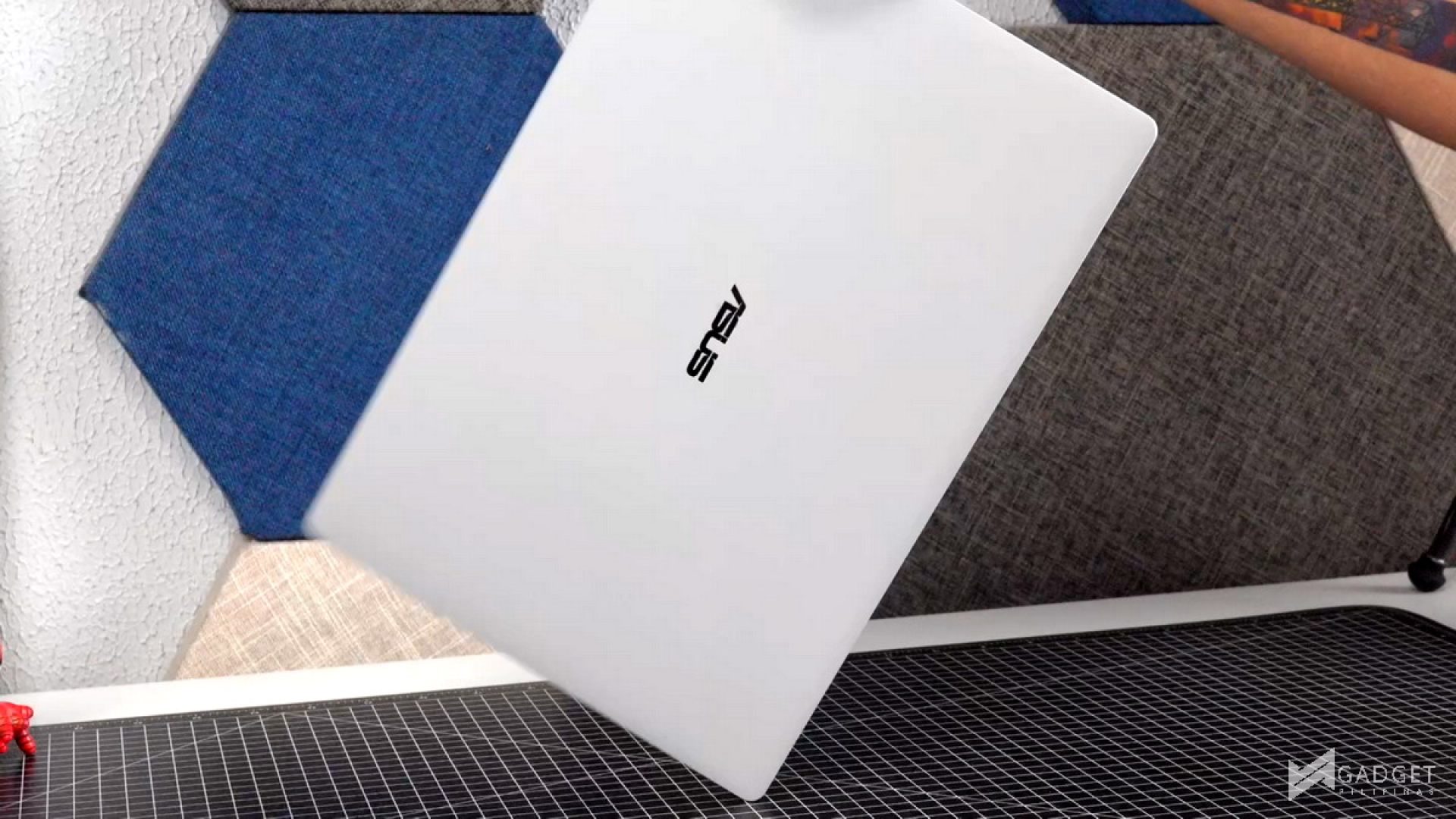 ASUS ExpertBook Ultra Philippines 001