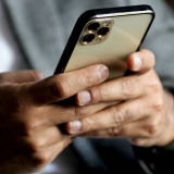 Apple Making its Own AI, Tells Employees Not to Use ChatGPT