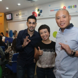 Fans, Celebs and Bloggers Flock Smart Stores to get iPhone 5s and iPhone 5c