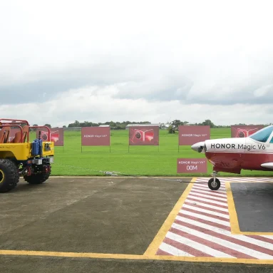 HONOR Magic V6 Survives 1-Ton Aircraft Pull in Extreme Durability Test Ahead of PH Launch