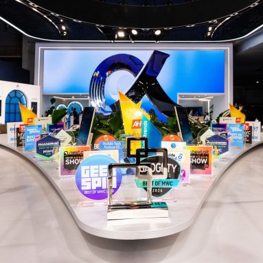 HONOR Dominates MWC 2026 with 70+ Awards for AI Robotics and Foldable Leadership