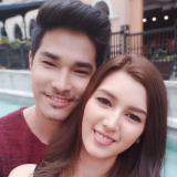 Take a Sweet Selfie with Your Special Someone Using the Vivo V7+