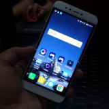 Meet the SuperD D1: A Smartphone for 3D Content Minus the Glasses